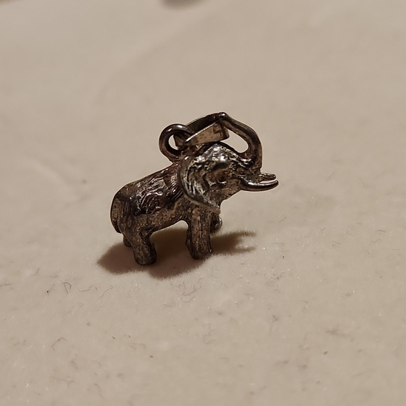 Silver Elephant Pendant - Picture 4 of 5